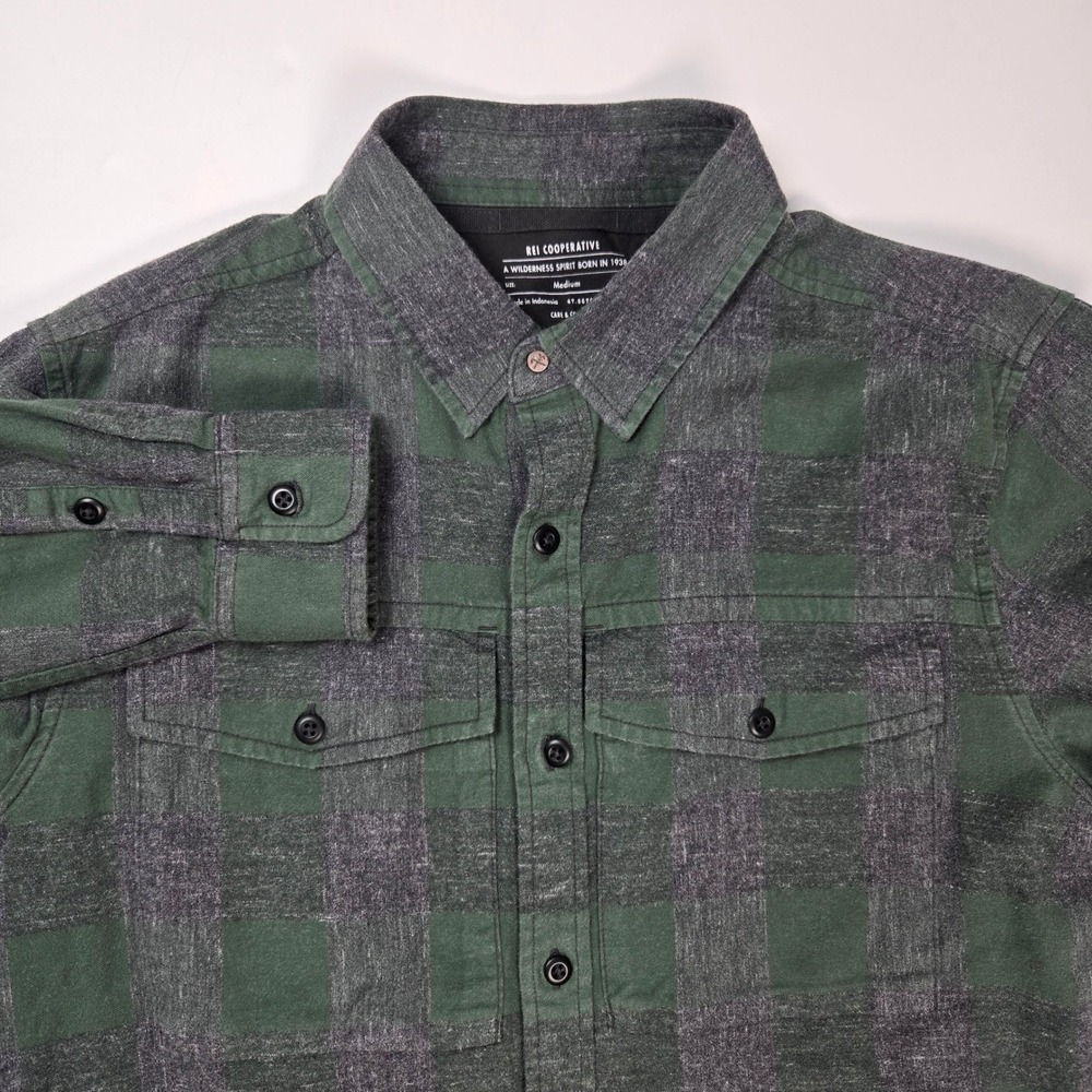 REI Co-op Button Up Work Shirt Mens Medium‎ Green Gray Plaid Long Sleeve Outdoor